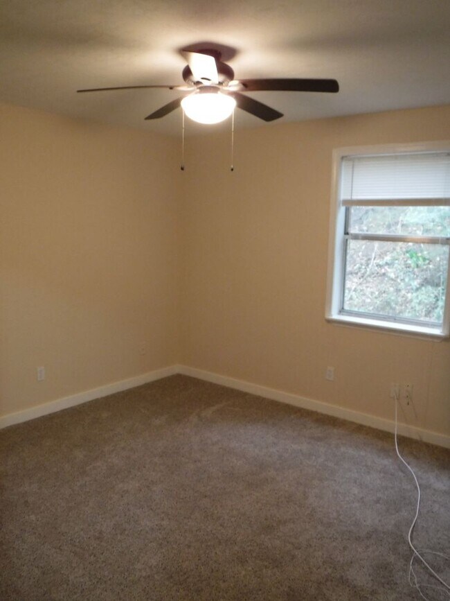 Building Photo - 2308 Sylvan Ct