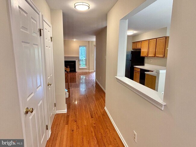 Building Photo - 335 Danbury Ct