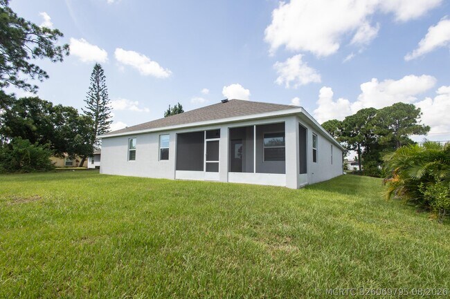 Building Photo - 2149 SW Susset Ln