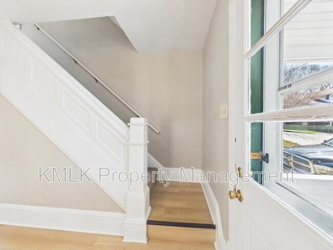 Building Photo - 773 Montana Ave