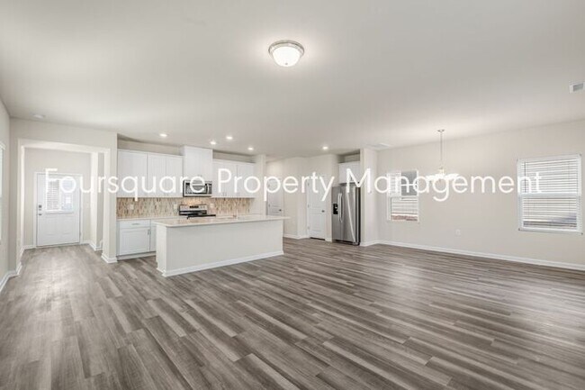 Building Photo - Charming Single-Family Home with Open Floor Plan, Spacious Loft & 2-Car Garage – Convenient to Fu...