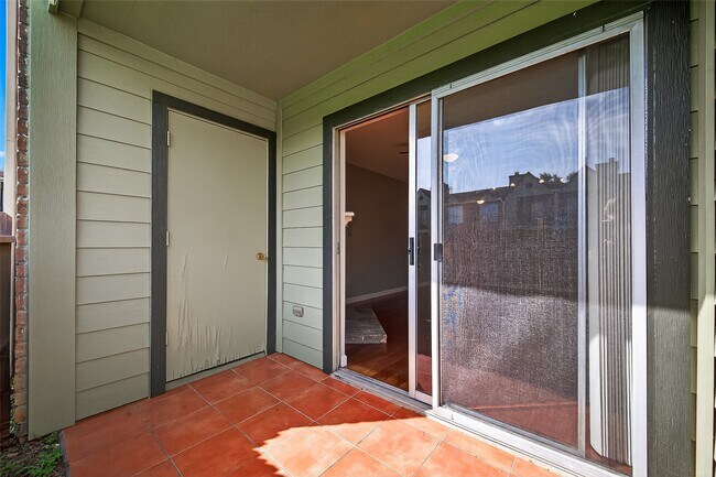 Building Photo - 18800 Egret Bay Blvd