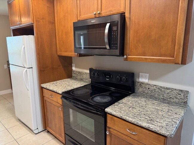 Building Photo - Newly Renovated 4 Bedroom 2 Bath home, wit...