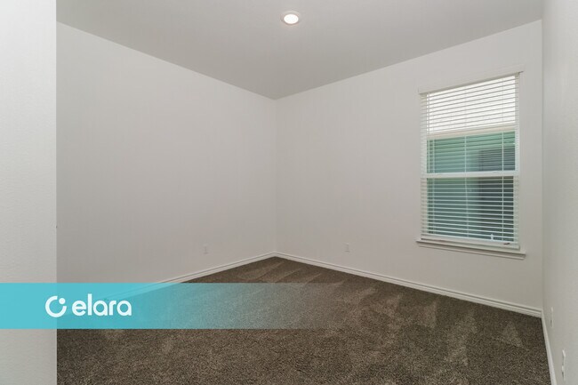 Building Photo - 2123 Hornbeam St