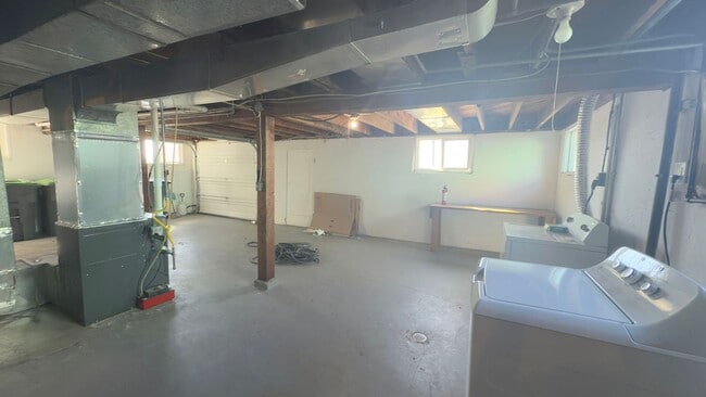 Building Photo - 627 W Marine Dr