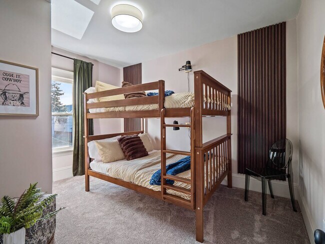 Building Photo - 6110 Ellen Ave