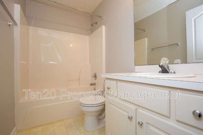 Building Photo - 1018 Sugar Mill Dr