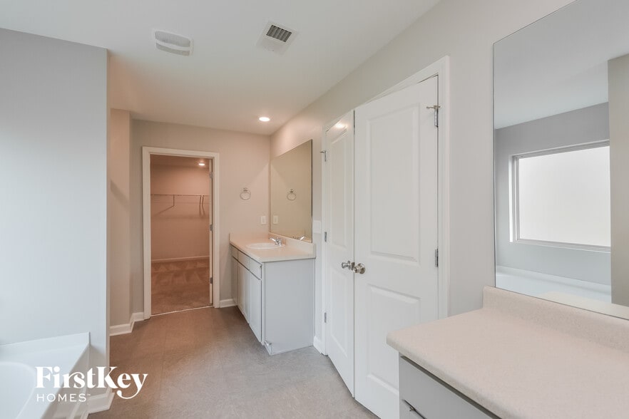 Building Photo - 1226 Brookstone Cir