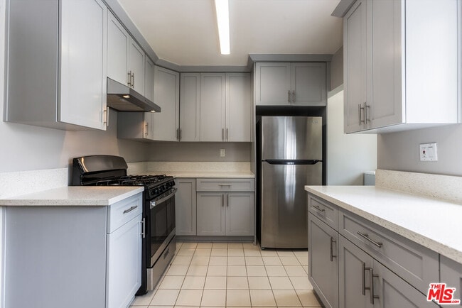 Building Photo - 459 S Bundy Dr