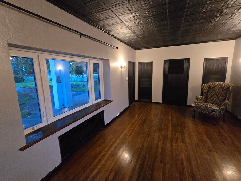 Building Photo - 606 Sunset Ave