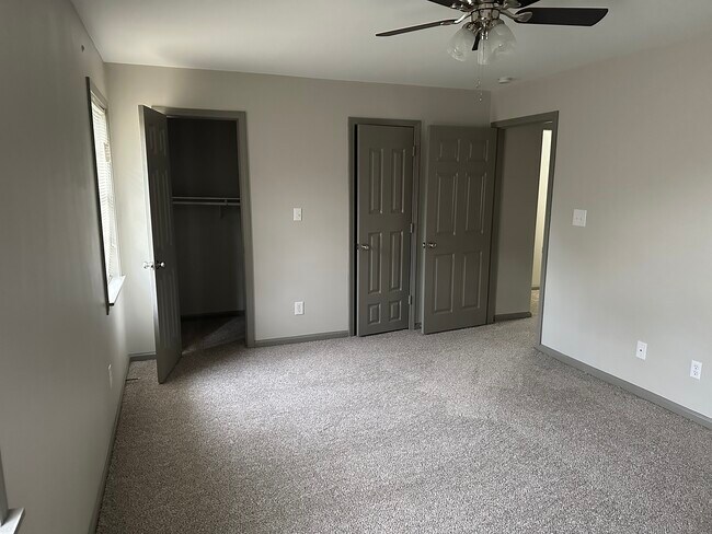 Building Photo - 905 W Jackson St