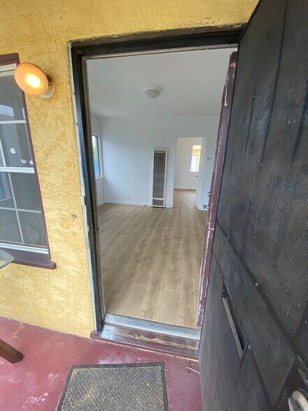 Building Photo - 1712 W 82nd St
