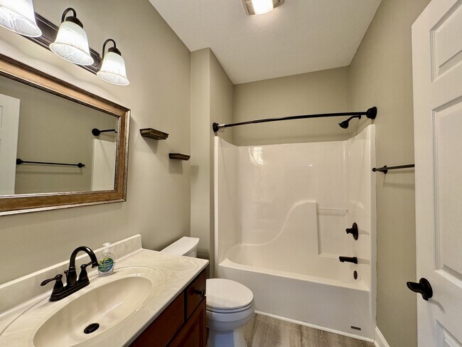 Building Photo - 513 Tanasi Cir