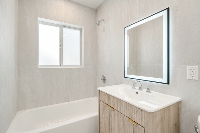 Building Photo - 47 Oviedo Ave