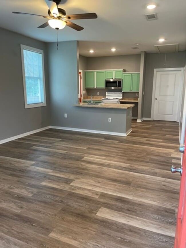 Building Photo - Single Family Home