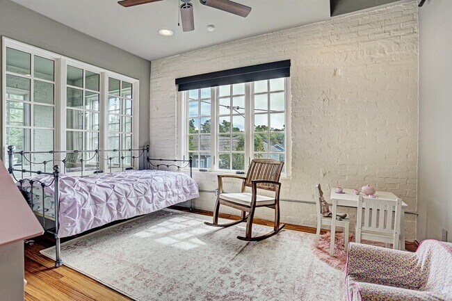 Building Photo - 808 Coronado St