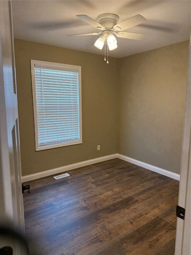 Building Photo - 1118 Baseball Dr
