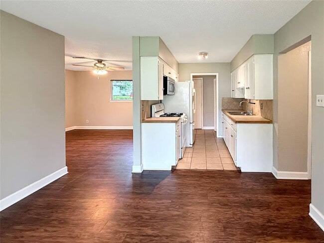 Building Photo - 7611 Eastcrest Dr