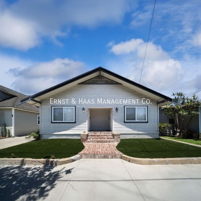 Building Photo - 1635 E Erie St