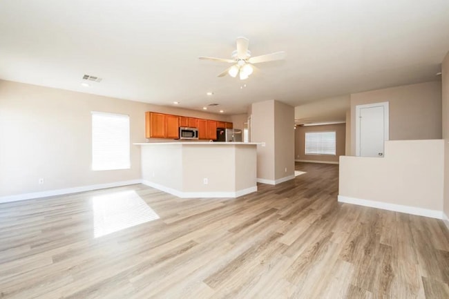 Building Photo - 3138 Fern Crest Ave