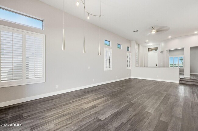 Building Photo - 7606 E Via Del Sol Dr