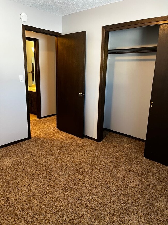 Building Photo - 3 Bed/3 Bath with Fenced in Yard!