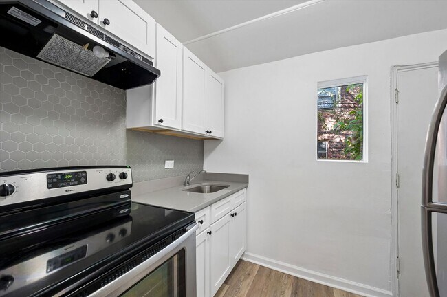 Building Photo - 2305 S 63rd St