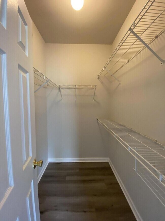 Building Photo - Beautiful Condo in Mount Pleasant!