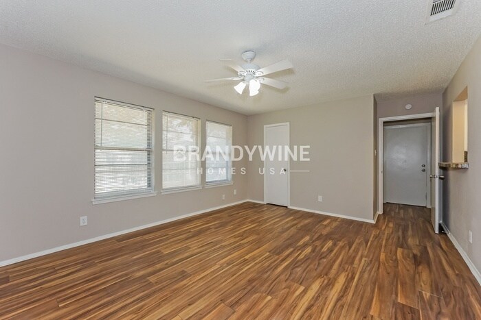 Building Photo - 2310 Stockbridge Ct