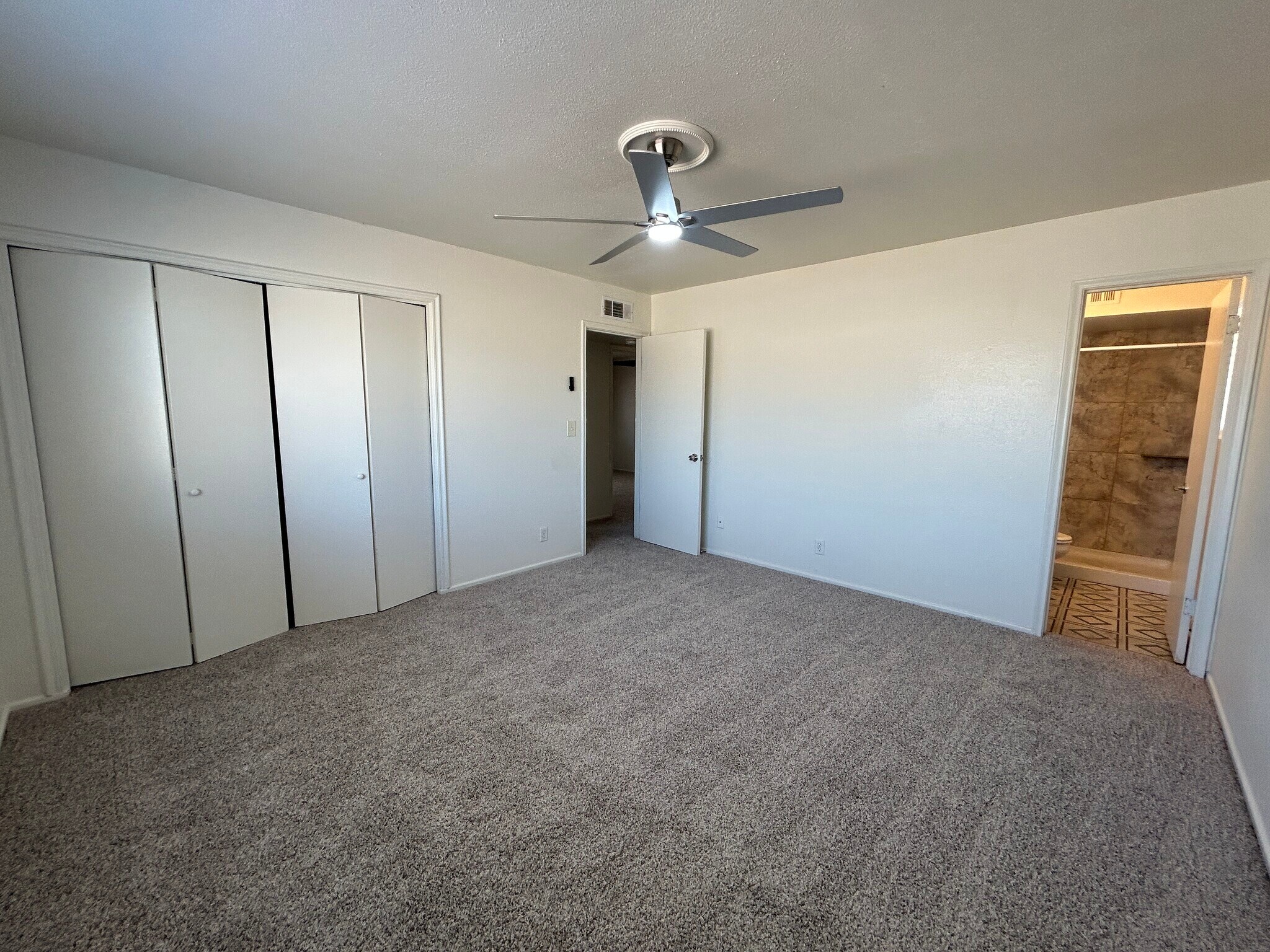 Building Photo - 7222 W Rose Ln