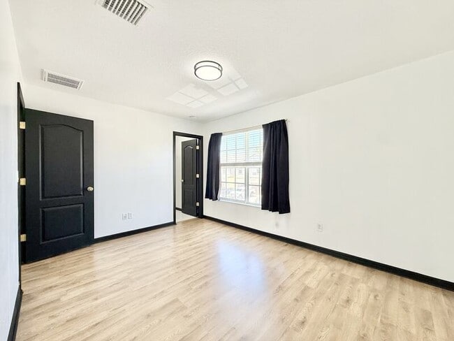 Building Photo - 4978 White Sanderling Ct