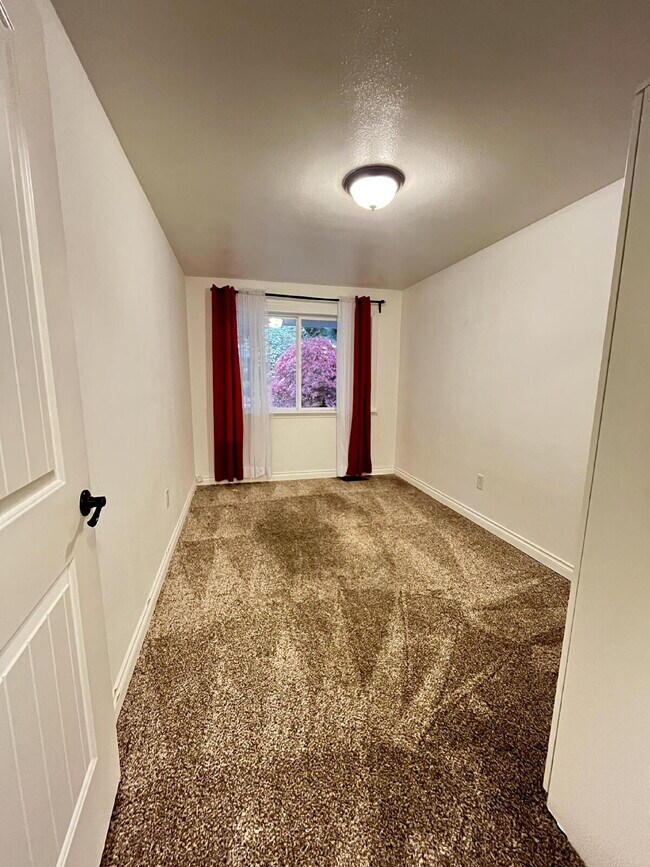 Building Photo - Secluded Puyallup Home with Full 2-Bedroom ADU and Panoramic City Views