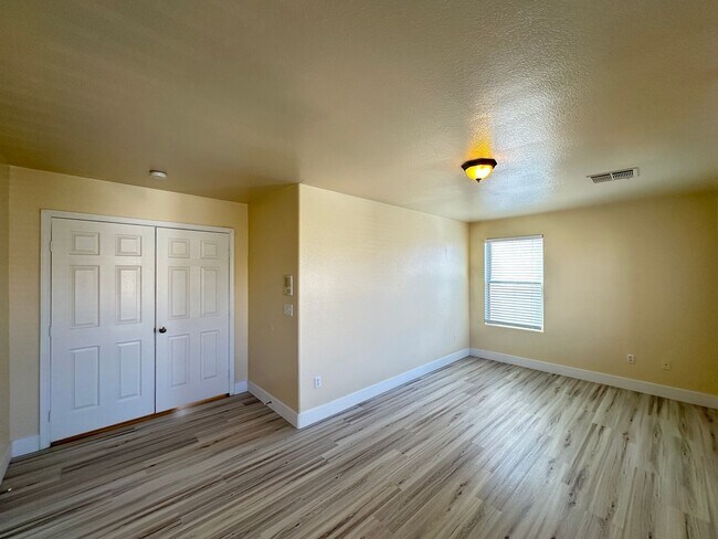 Building Photo - FALCON POINTE