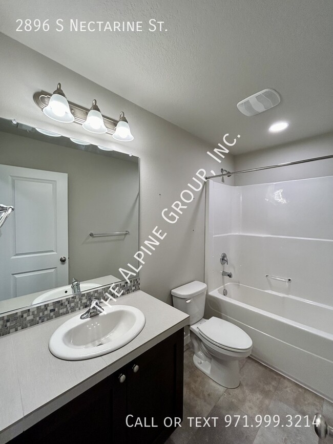 Building Photo - Cornelius Townhome - HALF OFF First Month!