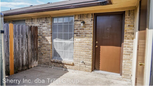 Building Photo - E 105-107 Eldorado