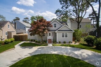 Building Photo - Immaculate 3 bedroom 2 bath bungalow at Oc...