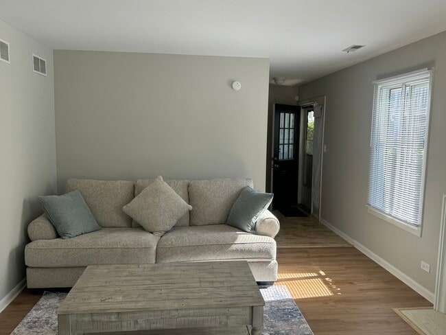 Building Photo - 1326 Barclay Ln