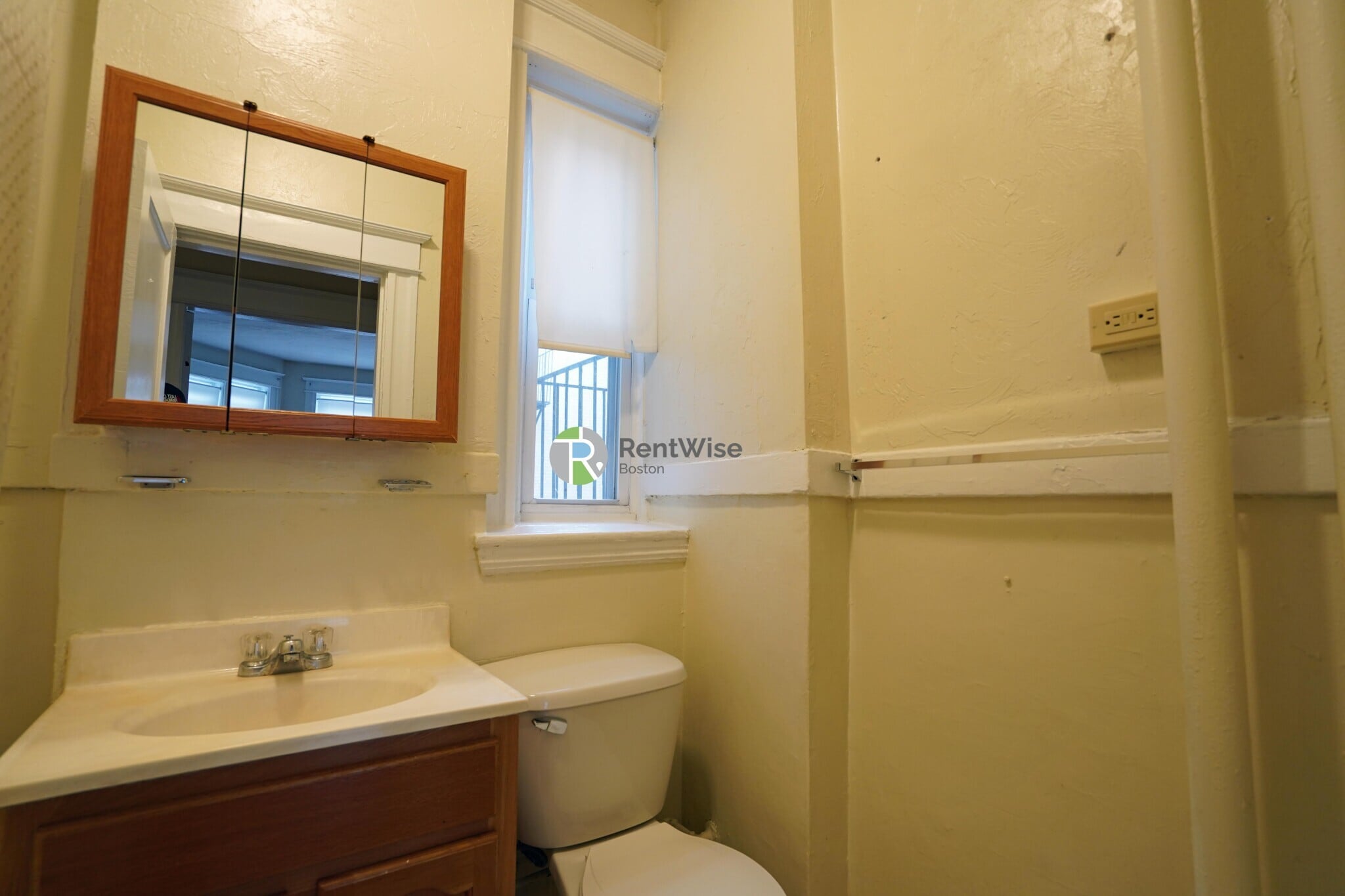 Building Photo - 64 Woodstock Ave