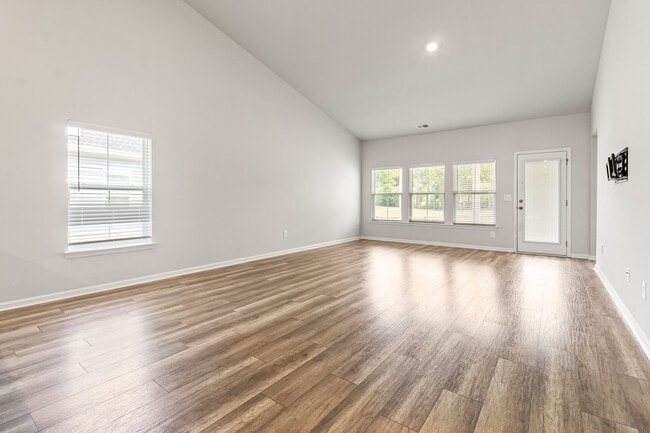 Building Photo - Empyrean Home