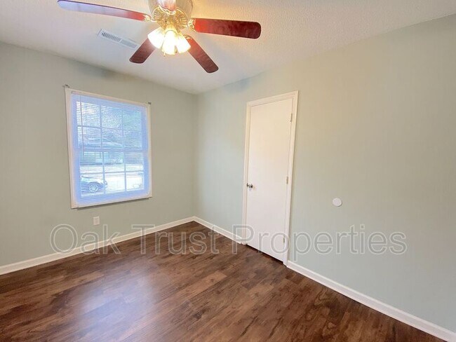 Building Photo - 109 Red Cedar Dr