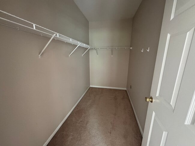 Building Photo - 1574 Millbrook Dr
