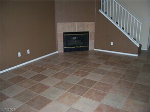 Building Photo - 2204 Silver Pine Dr