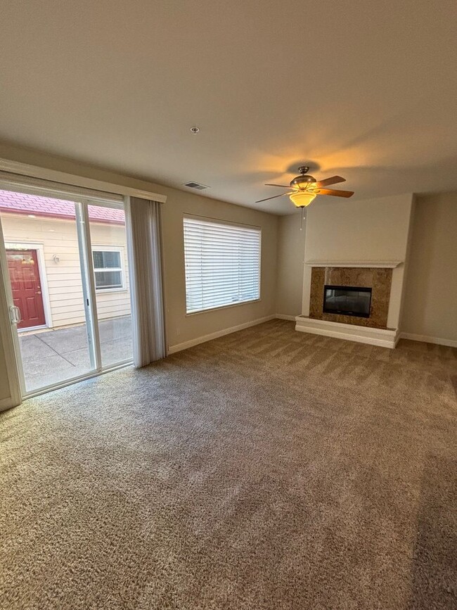 Building Photo - MOVE IN SPECIAL: $1,000.00 OFF THE FIRST M...