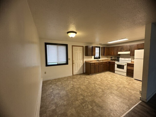 Building Photo - 2001 19th Ave W