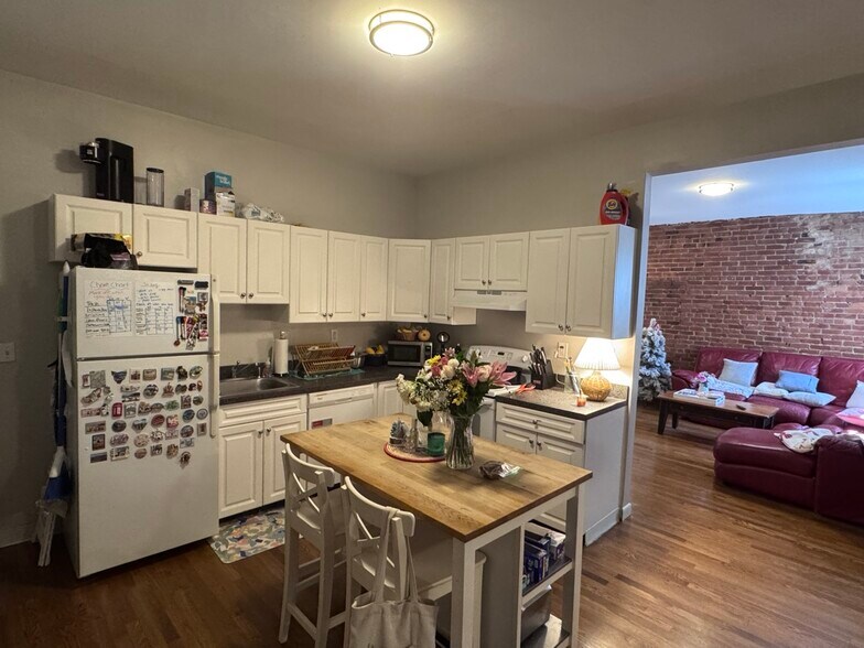 Building Photo - 31 Stearns Rd