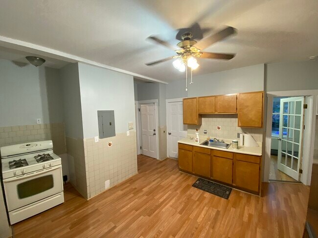 Building Photo - 63 Marshfield St