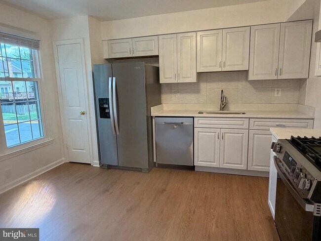 Building Photo - 10113 Galsworthy Pl