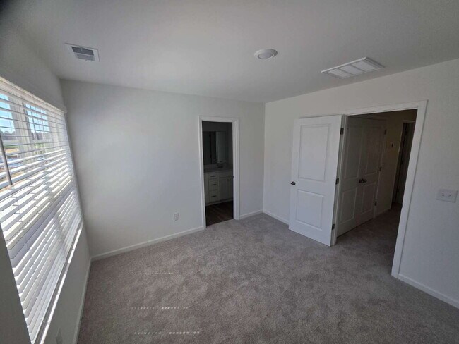 Building Photo - 559 Marcus Wy