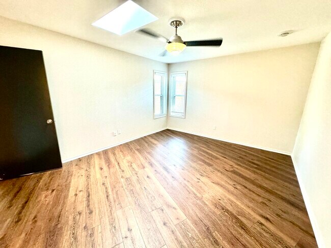Building Photo - 9306 Utica Dr