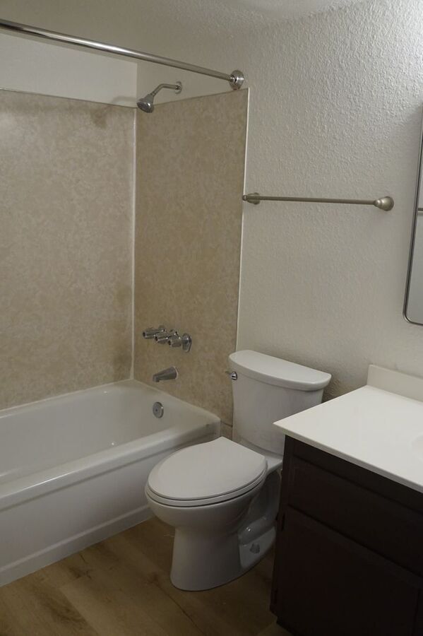 Building Photo - 1 Bed, 1-Bath Apartment in Fremont featuri...